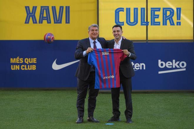 La presentación de Xavi Hernández, en imágenes