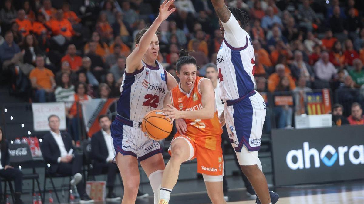 Marija Lekovic, en el último partido ante el Lointek Gernika en el Roig Arena.