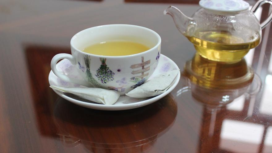 La infusión natural que cuida tu piel mejor que una crema antiarrugas: te ves mucho más joven