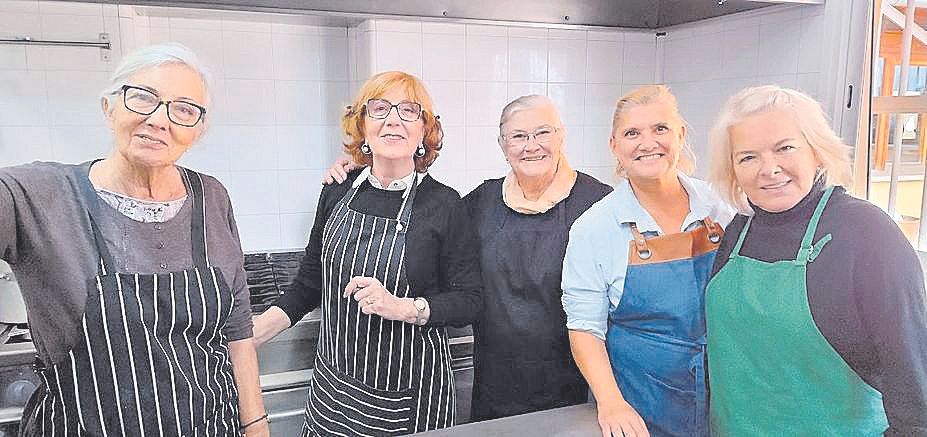 Lola Pérez, Pilar Rodríguez, Paquita Garcia,  María Antonia Mir y Joana Orfila.