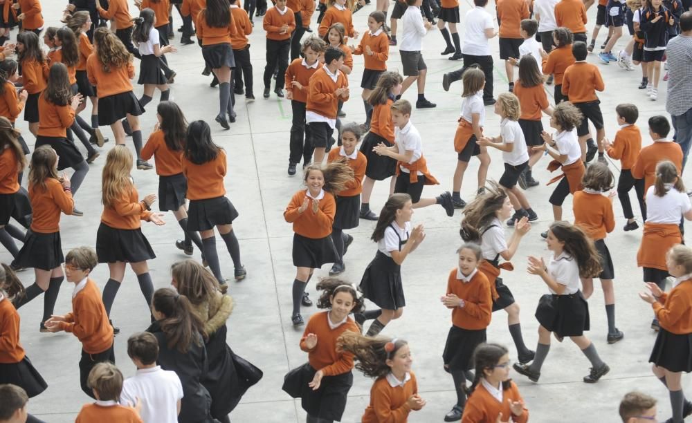 Muiñeira con 450 alumnos del colegio Franciscanas