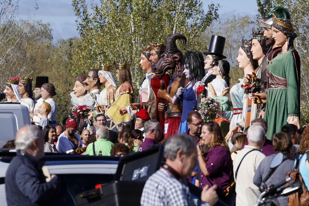 El 65è aniversari dels gegants de Salt aplega més d''una vintena de colles