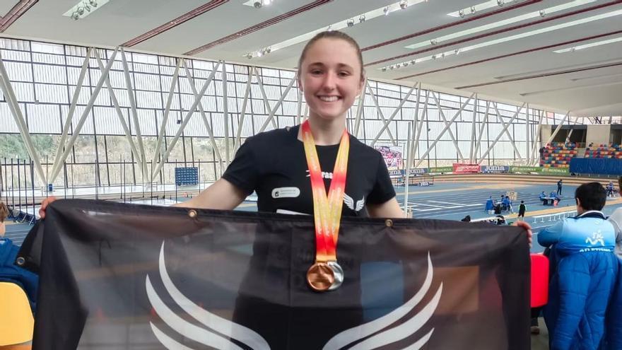 Doble podio de Amelia Weeks en el Nacional sub-18 de atletismo