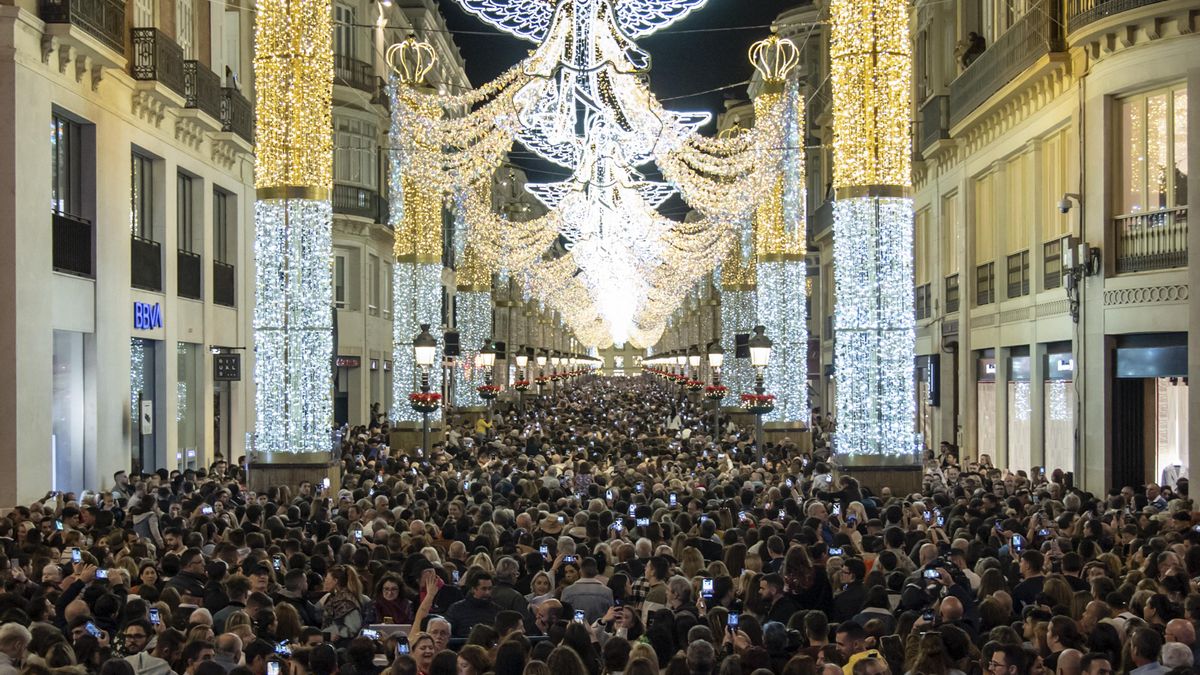 La calle Larios, repleta para ver las luces de Navidad.