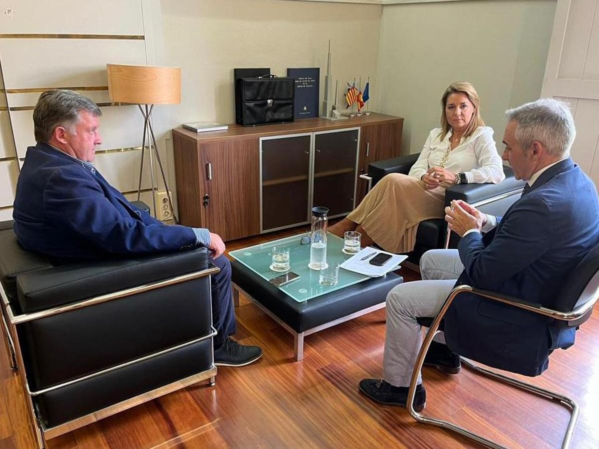 El alcalde, Luis Rubio (i), se reunió con Susana Camarero y Miguel Barrachina.