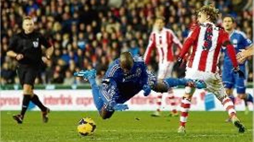 Marc Muniesa tomba el Chelsea