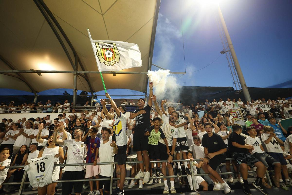 Aquí están las mejores fotos del ascenso de la Peña Deportiva