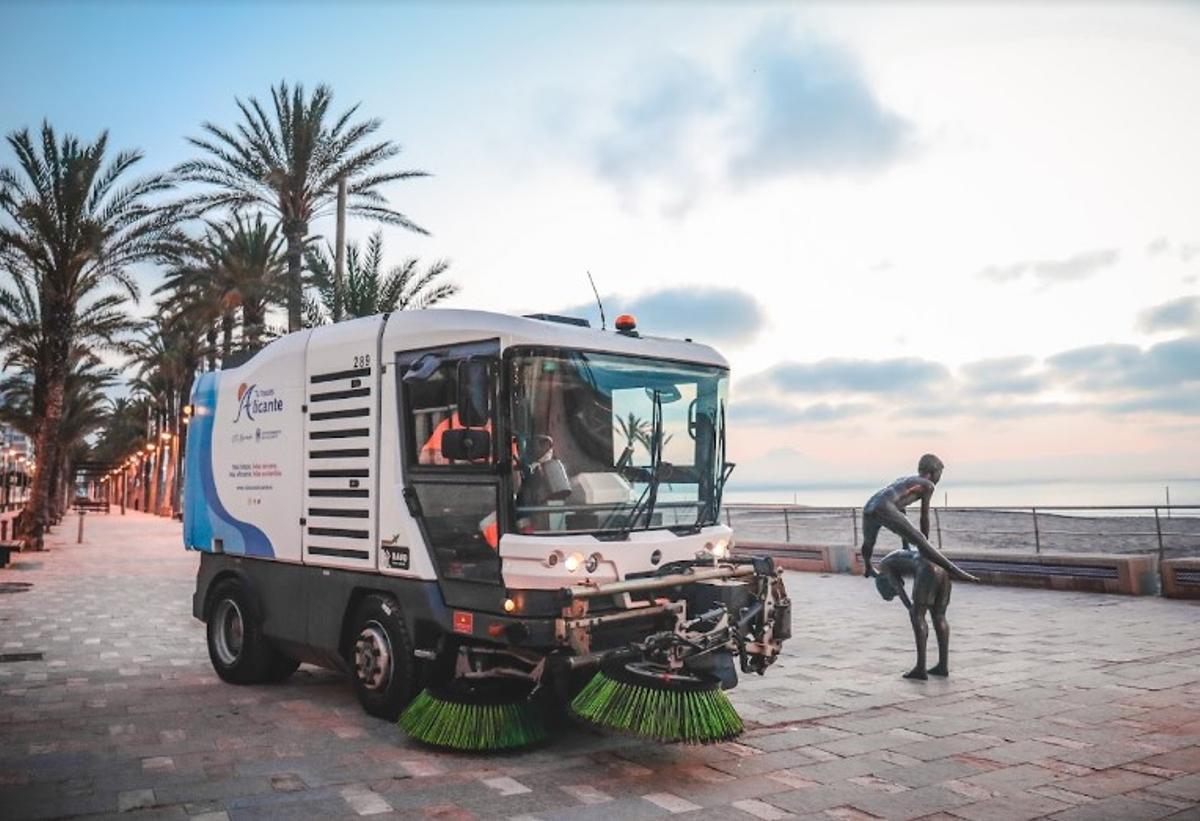 Servicio de limpieza de playas de Alicante.