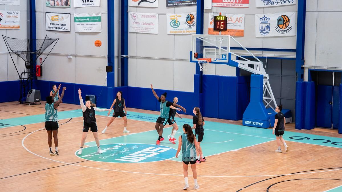 Imagen de un entrenamiento del CAB Estepona.