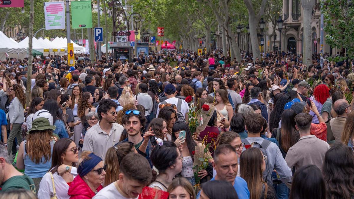 Un Sant Jordi de récord, en imágenes