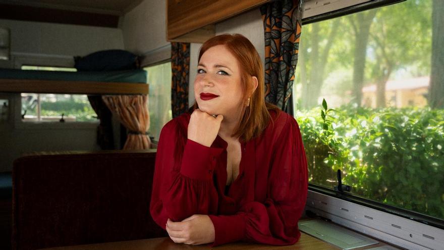 Elísabet Benavent regresa a Netflix con 'Toda la verdad de mis mentiras': "Si una pareja me hace elegir entre él y un amigo, se va a la calle”