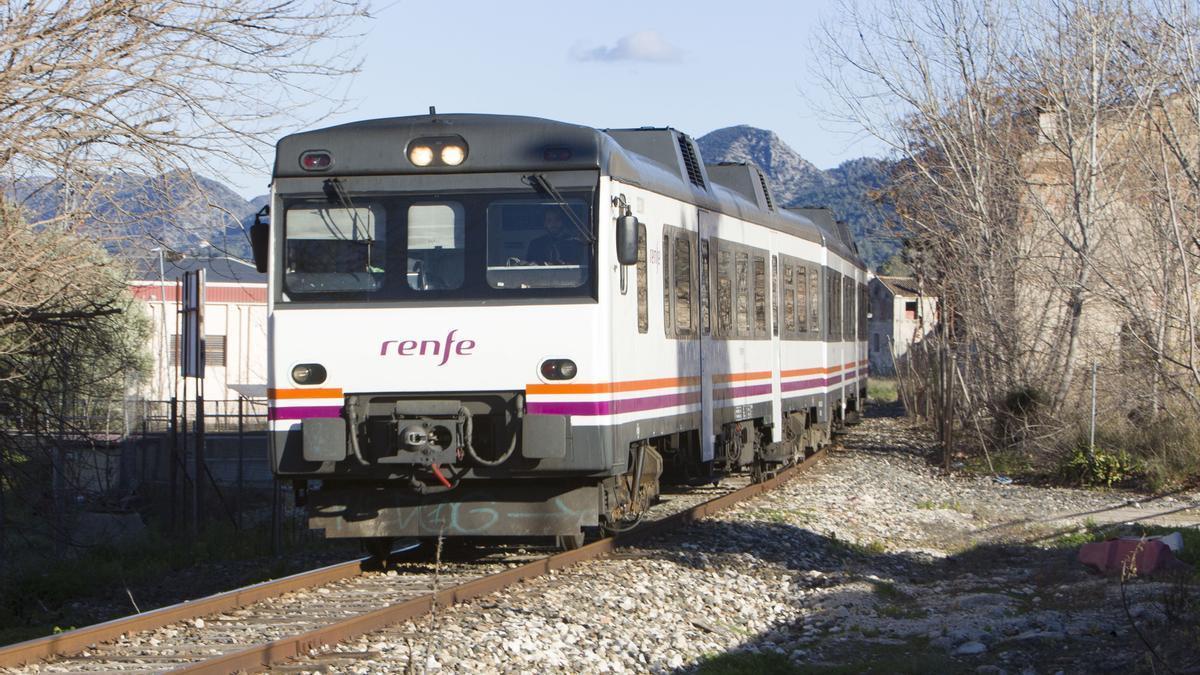 El tren Xàtiva-Alcoi, que atraviesa la Vall d’Albaida.
