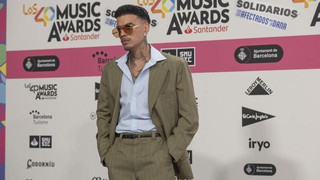Rauw Alejandro en el photocall de la gala.