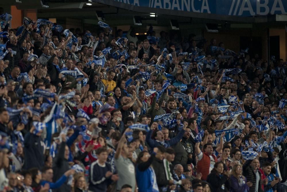 La afición del Dépor llena Riazor ante el Mallorca