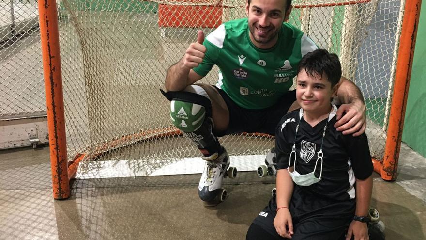 David Torres con Abel, después de su entrenamiento en la Polideportiva de Riazor. | // LA OPINIÓN