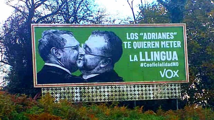 Denuncian por delito de odio el cartel de Vox en el que aparecen Pumares y Barbón besándose en la boca