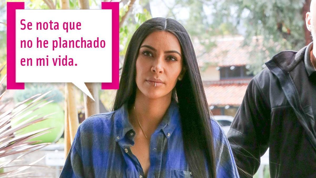 Kim Kardashian con camisa arrugada