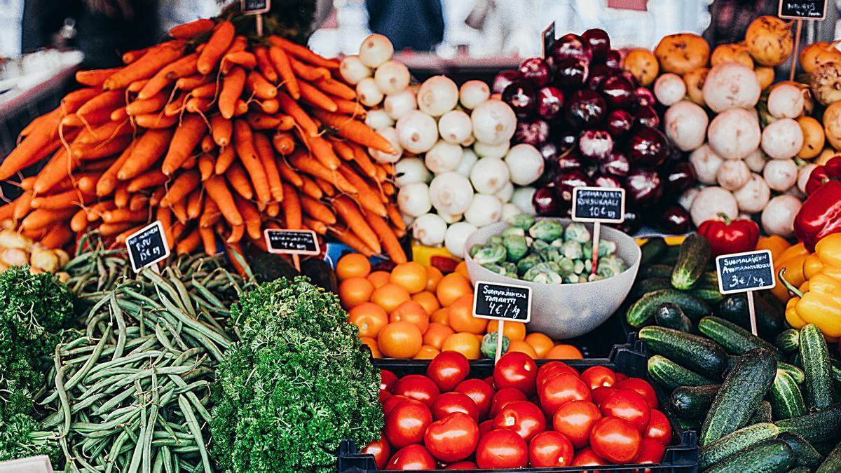 El superalimento rico en vitamina C y potasio que la gente no sabe cómo consumir y lo deja en el supermercado