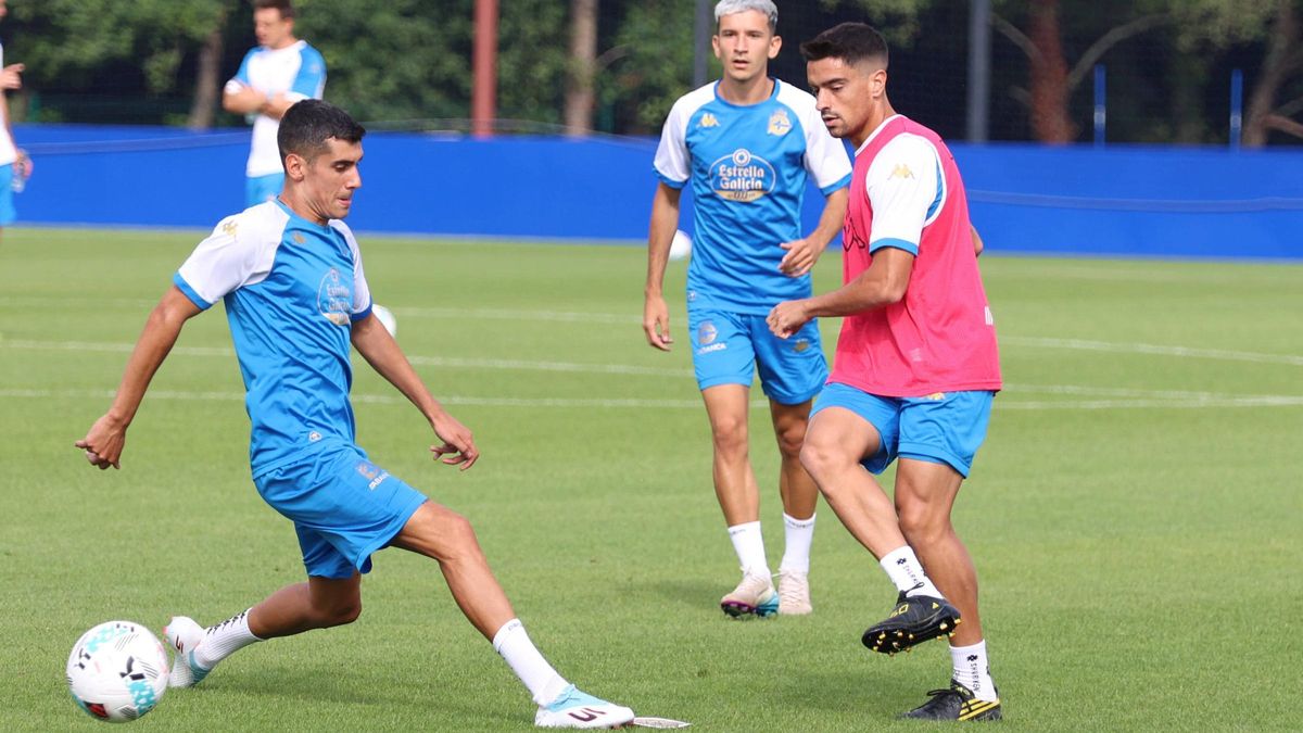 Los jugadores del Dépor, en un entrenamiento la semana pasada en Abegondo.