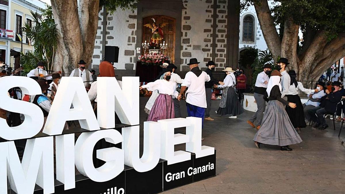 San Miguel se llena de ofrendas con recuerdos al volcán y la pandemia  | LP / DLP