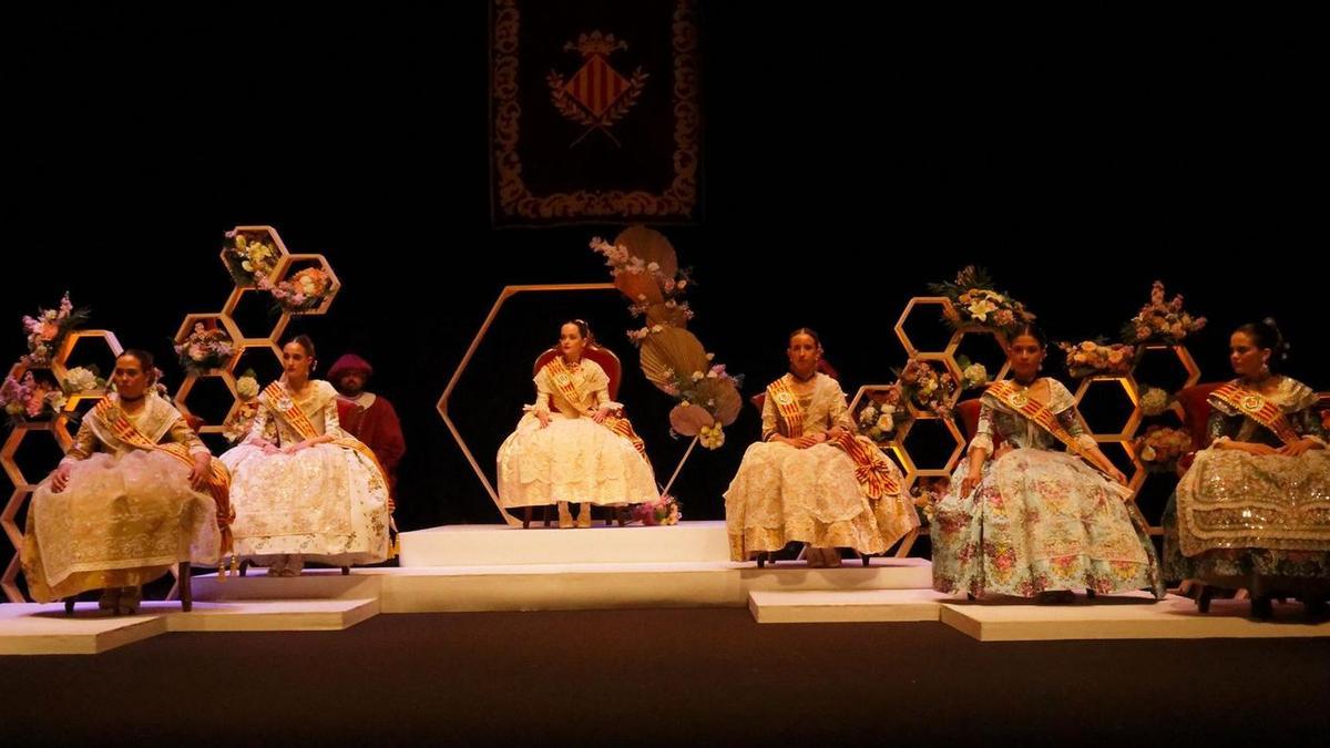 La reina de las fiestas de Vila-real del 2023, Gracia Gumbau, no esconde su ilusión por participar en el Pregó de Castelló, aunque quiere hacerlo junto a las damas de su corte de honor.