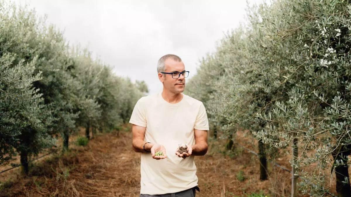 Francesc Font ha publicat el seu tercer llibre 'De peus a terra' sobre agricultura regenerativa