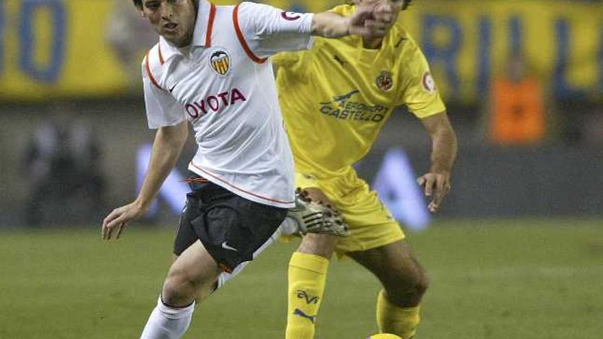 Silva busca la portería rival en una de las pocas aproximaciones valencianistas
