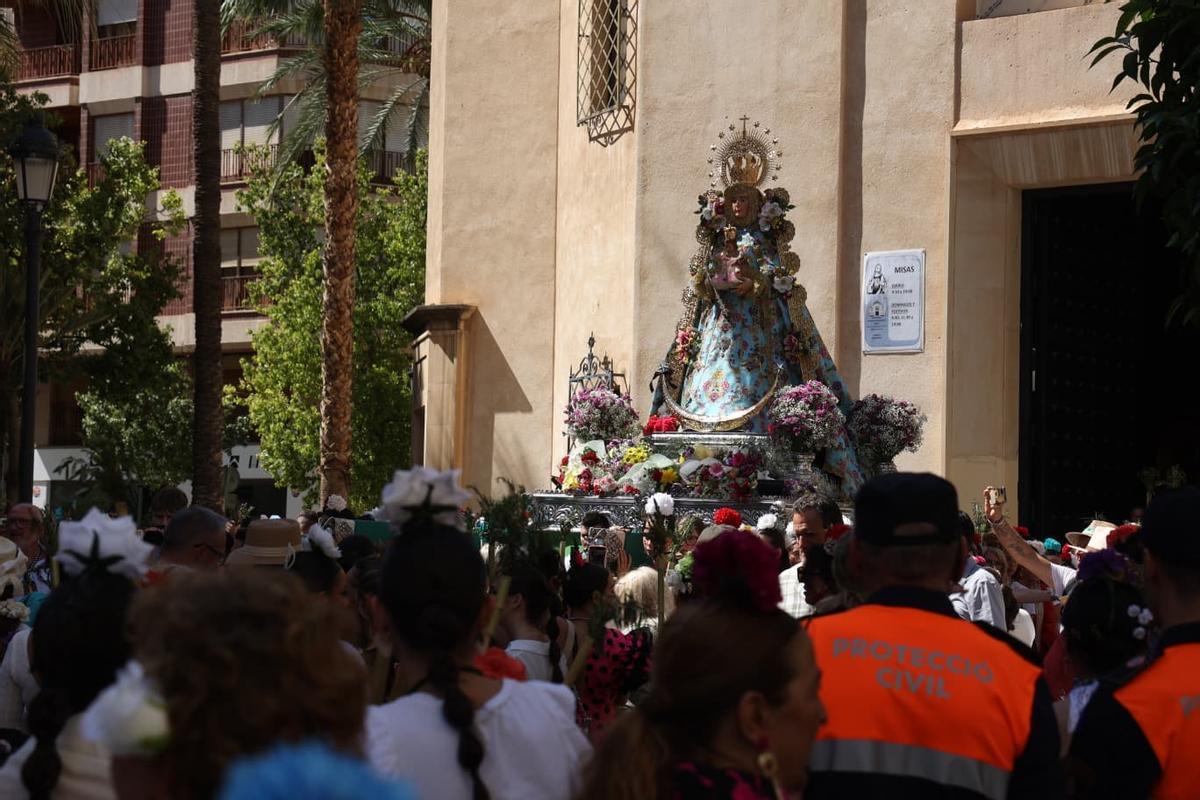 Elche demuestra su devoción rociera en su tradicional romería hacia el Pantano