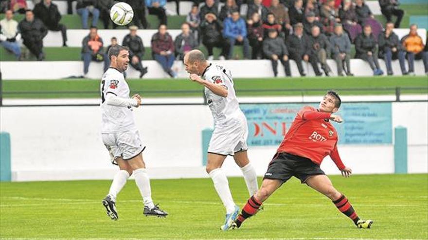 El Pozoblanco se instala en los puestos de ascenso directo a Tercera División