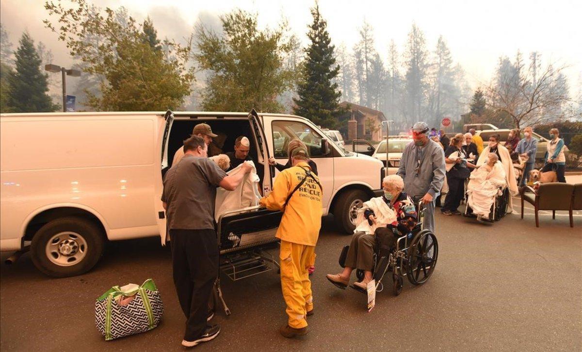 zentauroepp45821014 search and rescue teams scramble to evacuate patients as the181109095630