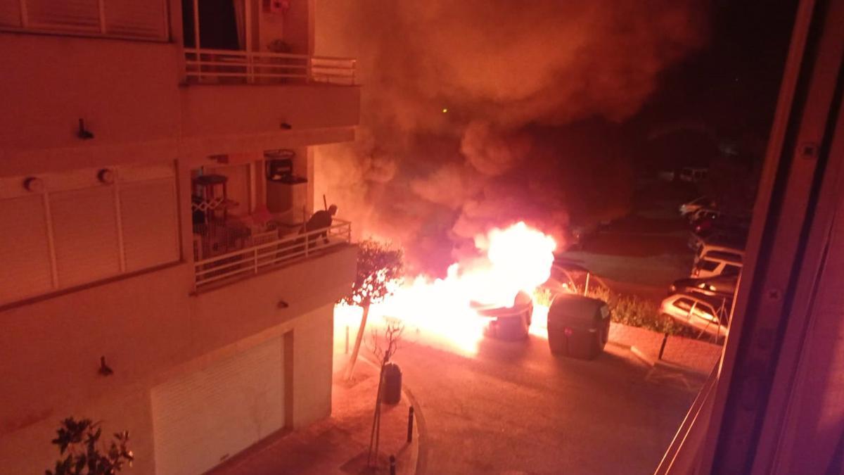 Incendio de unos contenedores en Sant Antoni.