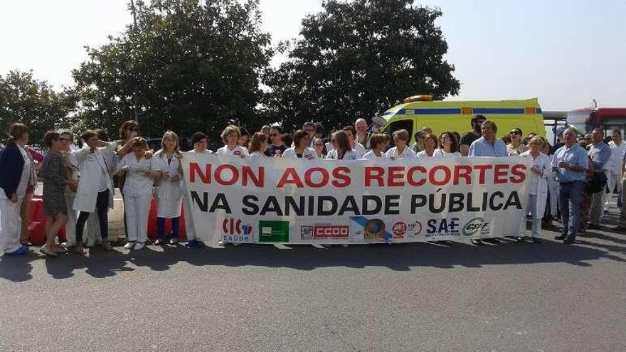 Personal del Hospital de A Coruña durante la manifestación.