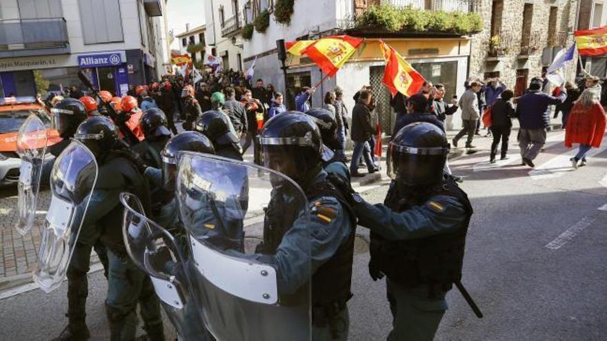 Tensión e insultos en el acto de Cs en Alsasua en apoyo a la Guardia Civil