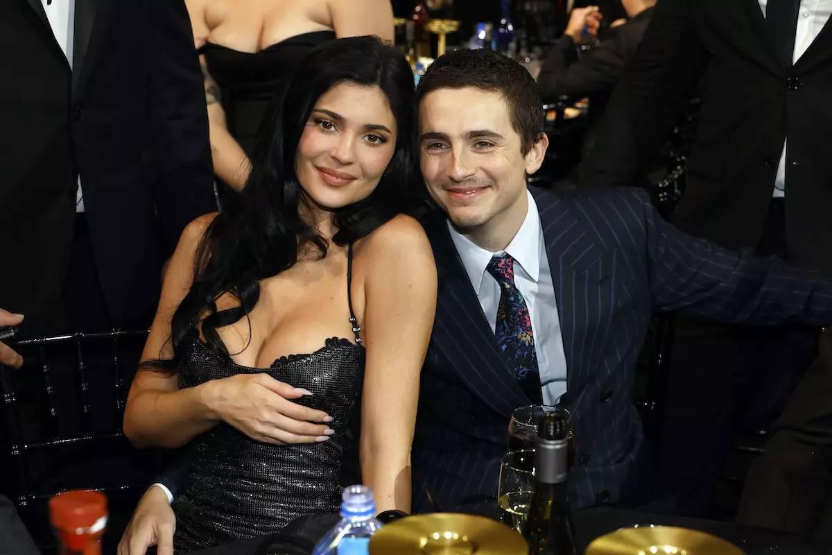 Timothée Chalamet junto a su pareja, Kylie Jenner, en los Critics Choice Awards 2026