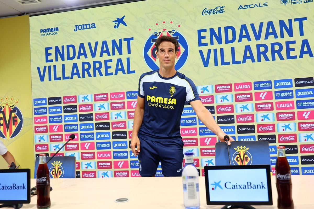 Iñigo Pérez, durante la rueda de prensa previa al Racing de Santander-Villarreal.