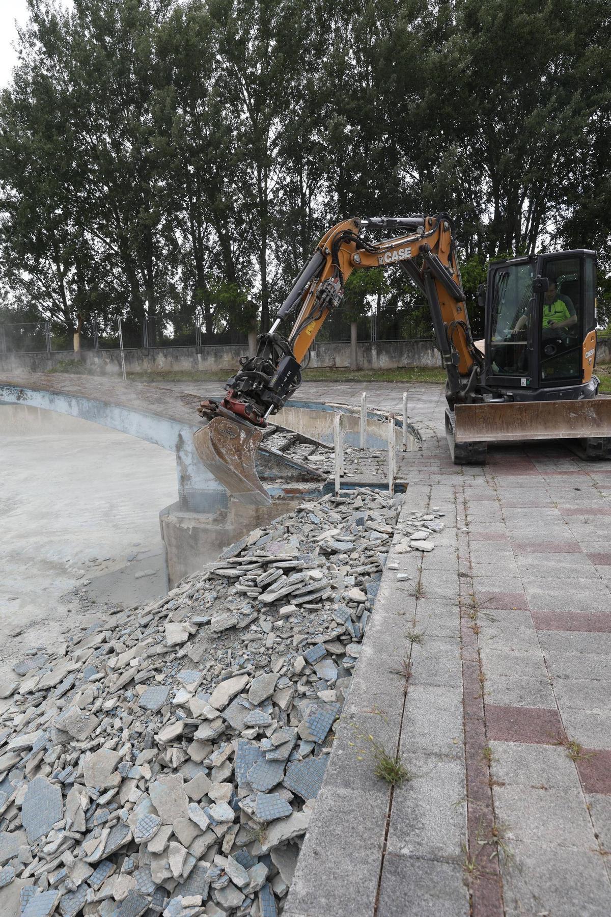 En imágenes: así avanzan las obras de la piscina de La Laboral