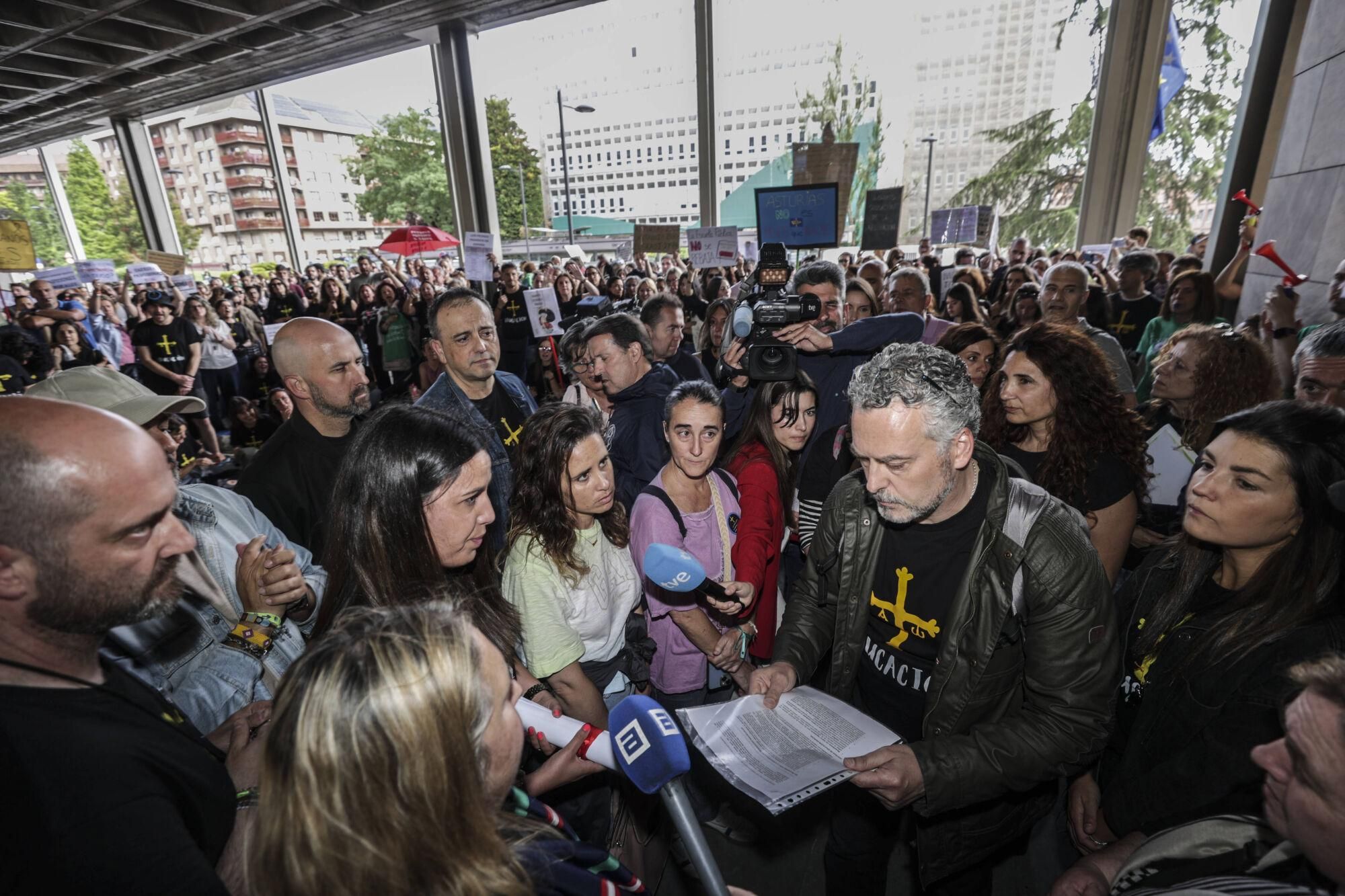 oviedo.Reunión de sindicatos con Educación.EASMU