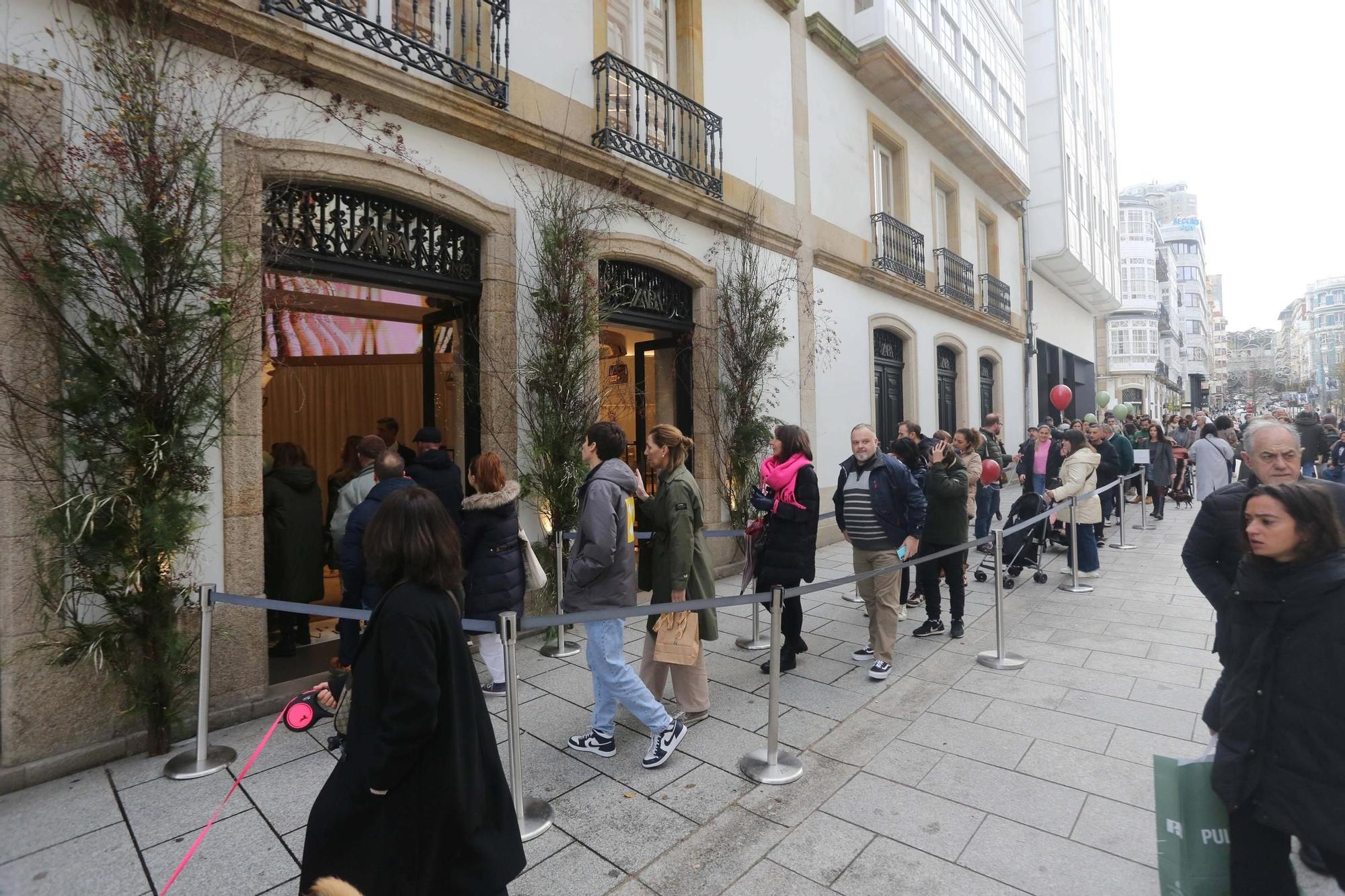 Colas para entrar en el Zara de Navidad