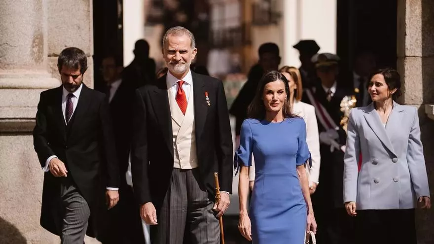 El divertido momento de los reyes con la tuna de la Universidad de Alcalá de Henares