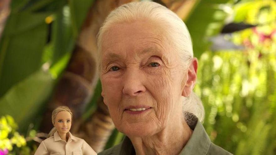 Jane Goodall con su Barbie.