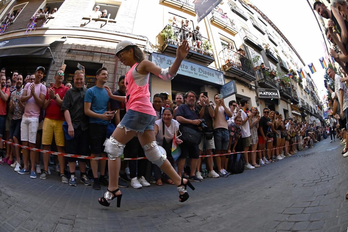 Carrera de tacones en las fiestas del Orgullo en Madrid