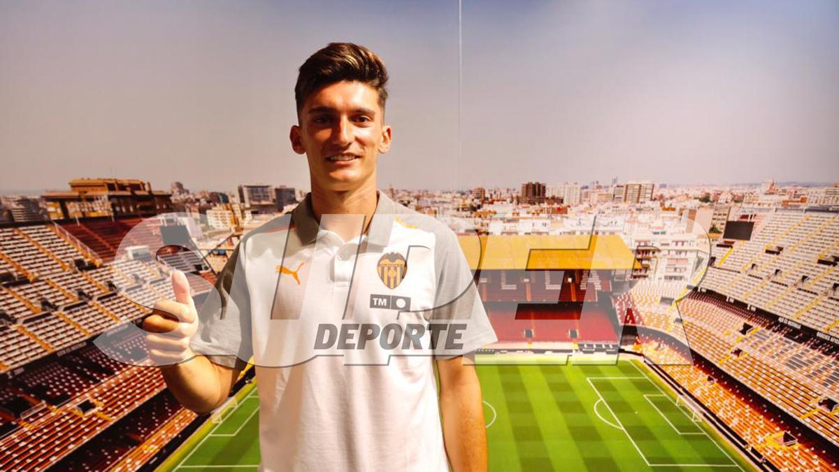 Pepelu, posando como nuevo jugador del Valencia