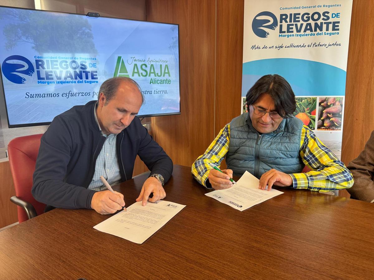 Roque Bru y José Vicente Andreu firman el convenio de colaboración
