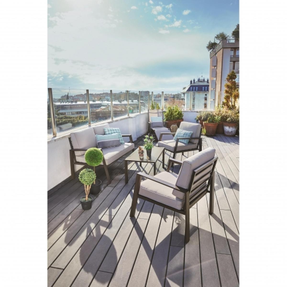 Muebles de jardín de Carrefour: conjunto de mesa de café, sofá y sillones en aluminio.