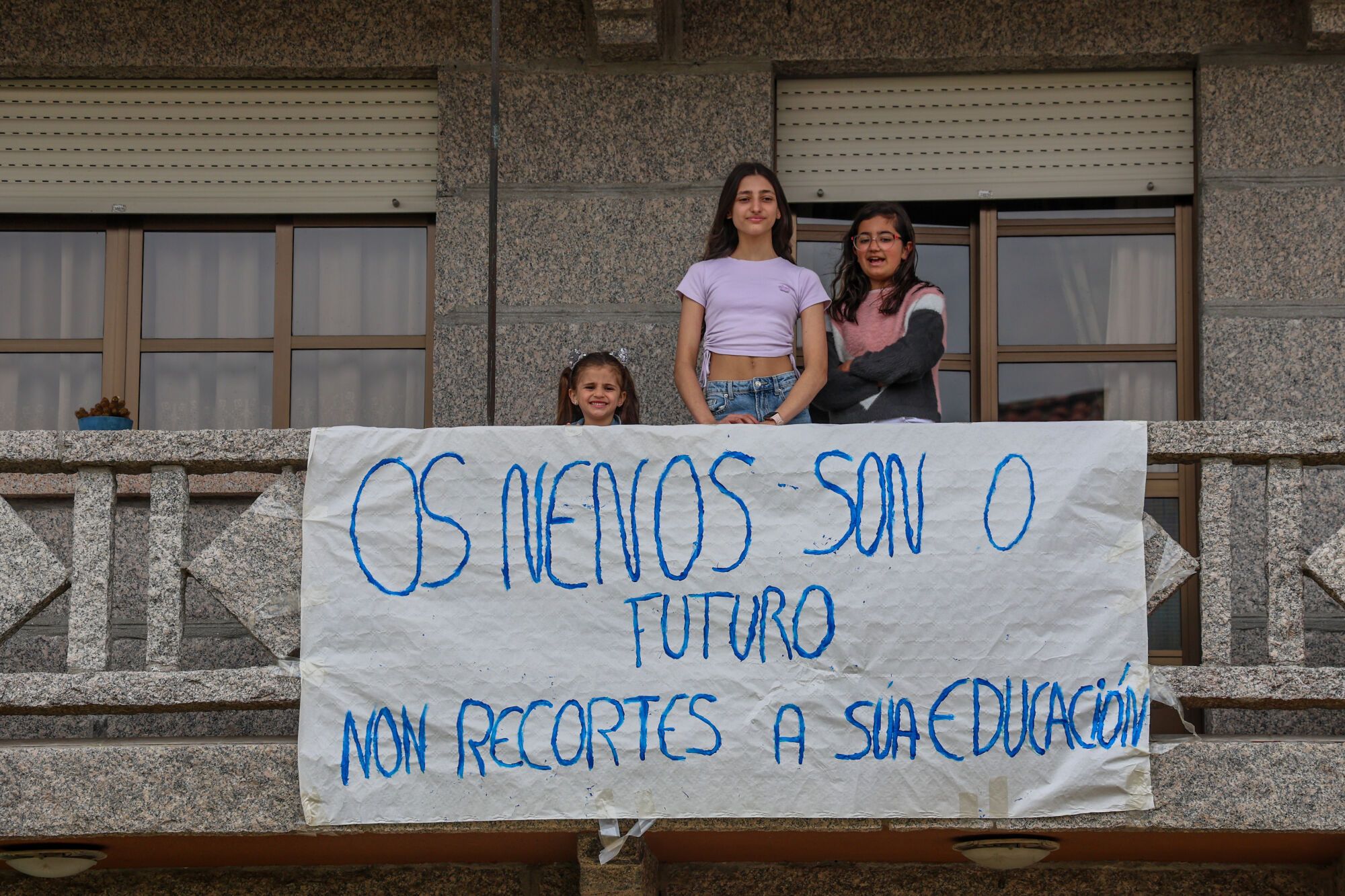 Medio millar de personas se unieron a la cadena humana.