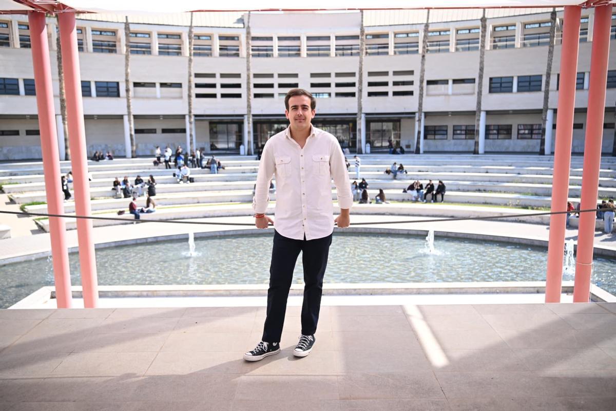 El recién elegido representante del estudiantado de la UA, en el campus