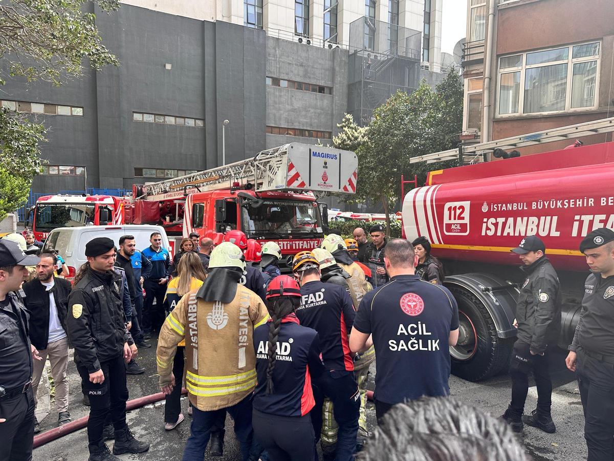 Una imagen del incendio en una discoteca de Estambul.