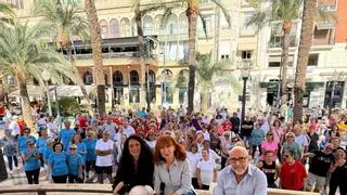 Más de 400 mayores se reúnen en la Explanada de Alicante para una jornada de zumba y gimnasia
