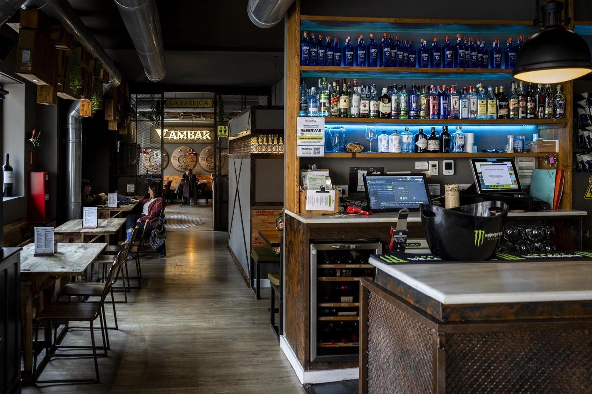 En imágenes | La Cava, el restaurante del Actur que conquistó al barrio más exigente de Zaragoza con su cocina mediterránea
