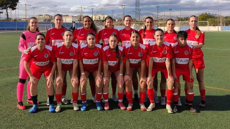 Las jugadoras del CF Gandia en Sant Joan vestidas con su segundo equipaje